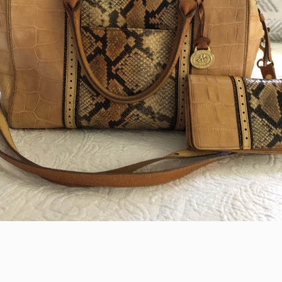 Pre-owned Brahmin hand bag & wallet set. - Picture 3 of 8